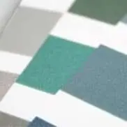 Дизайн секционных ворот «АЛЮТЕХ» дополнен редкими цветами