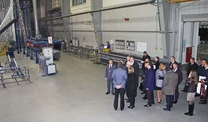 Делегация петербургского правительства посетила завод «АлюминТехно»