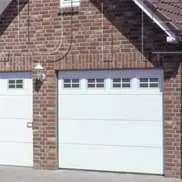 Новые декоративные окна для секционных ворот «Алютех»