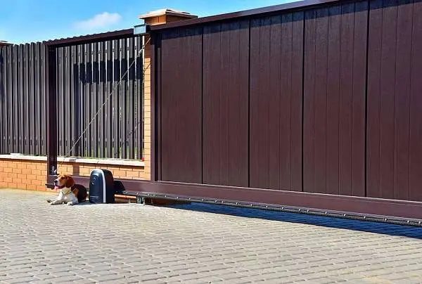 Акция от компании «Алюминиевые технологии»: при покупке автоматики — фотоэлементы в подарок 